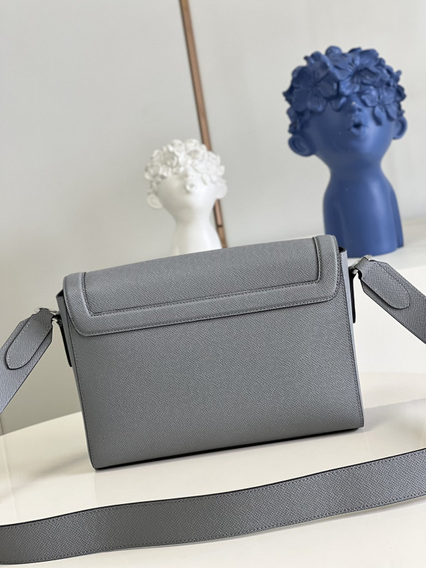 LOUIS VUITTON NEW FLAP MESSENGER (image for) LOUIS VUITTON NEW FLAP MESSENGER