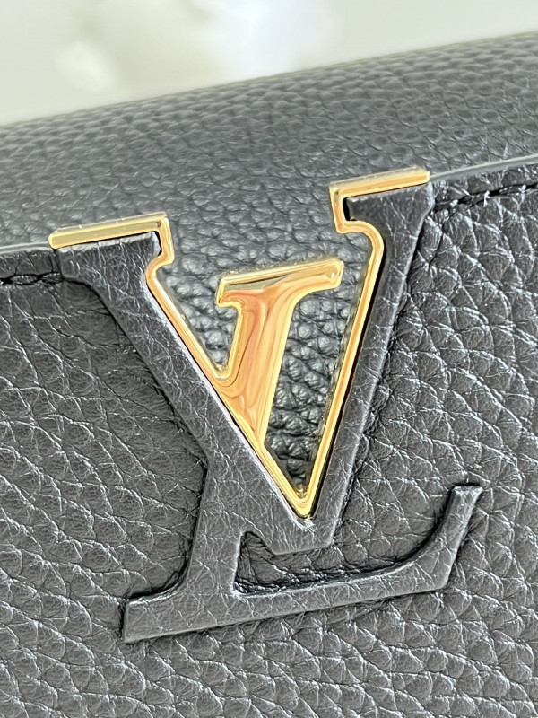(image for) LOUIS VUITTON CAPUCINES BB