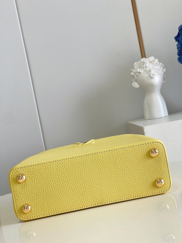 (image for) LOUIS VUITTON CAPUCINES BB