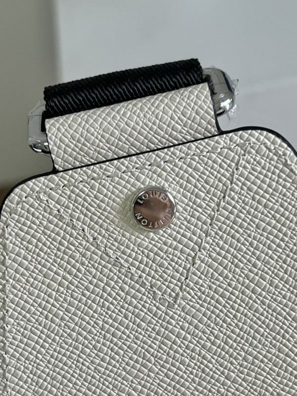 (image for) LOUIS VUITTON AVENUE SLING BAG
