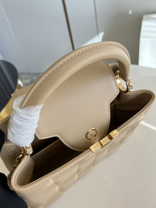 (image for) LOUIS VUITTON CAPUCINES MM