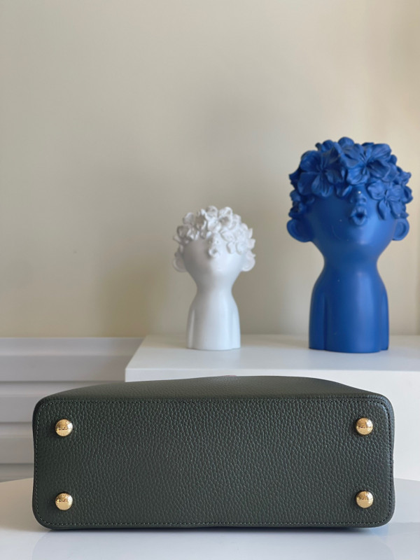(image for) LOUIS VUITTON CAPUCINES BB