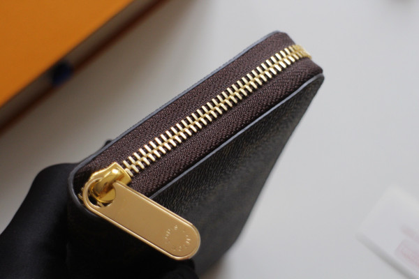 (image for) LOUIS VUITTON ZIPPY WALLET