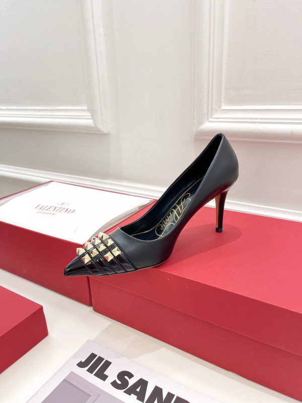 (image for) VALENTINO ROCKSTUD ALCOVE KIDSKIN AND PATENT-LEATHER PUMP