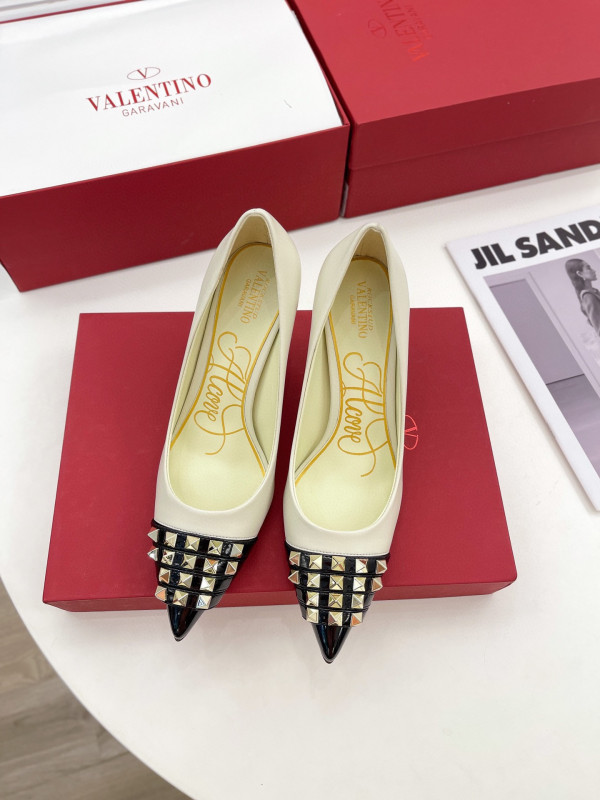 (image for) VALENTINO ROCKSTUD ALCOVE KIDSKIN AND PATENT-LEATHER PUMP