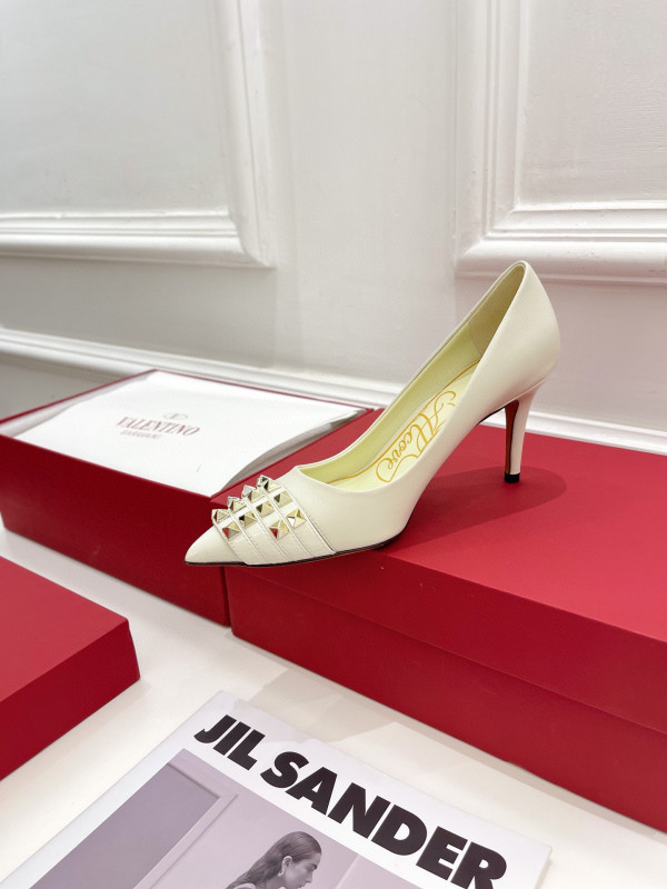(image for) VALENTINO ROCKSTUD ALCOVE KIDSKIN AND PATENT-LEATHER PUMP