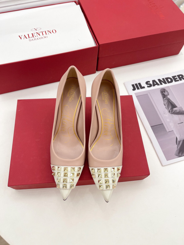 (image for) VALENTINO ROCKSTUD ALCOVE KIDSKIN AND PATENT-LEATHER PUMP