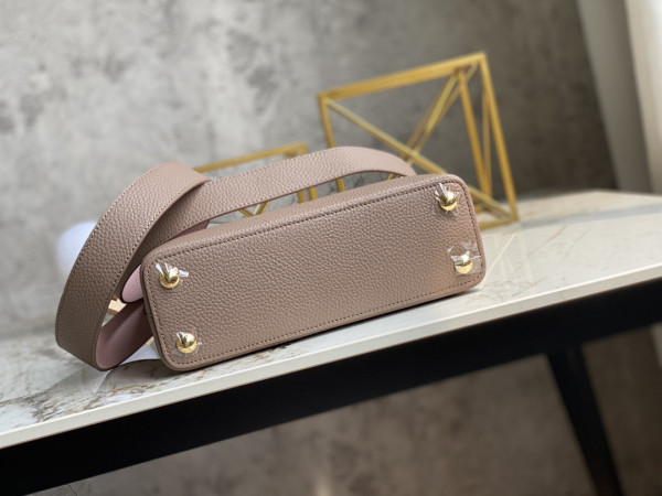 (image for) LOUIS VUITTON CAPUCINES BB