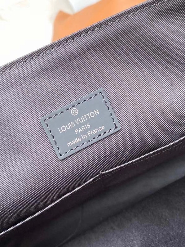 LOUIS VUITTON DISTRICT MM [M45271] CELINE CHANEL ACCESSORIES LOEWE SHOES LOUIS VUITTON DIRO YSL OTHER BRAND HANDBAGS BALENCIAGA BOTTEGA VENETA GOYARD HERMES BURBERRY VALENTINO GUCCI FENDI MIUMIU CHLOE PRADA BVLGARI SUITCASE NEW ARRIVAL 