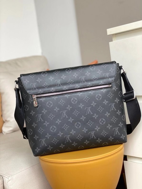 LOUIS VUITTON DISTRICT MM [M45271] CELINE CHANEL ACCESSORIES LOEWE SHOES LOUIS VUITTON DIRO YSL OTHER BRAND HANDBAGS BALENCIAGA BOTTEGA VENETA GOYARD HERMES BURBERRY VALENTINO GUCCI FENDI MIUMIU CHLOE PRADA BVLGARI SUITCASE NEW ARRIVAL 