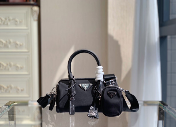 PRADA Re-Edition 2005 Nylon Bag [1BB846-3] CELINE CHANEL ACCESSORIES LOEWE SHOES LOUIS VUITTON DIRO YSL OTHER BRAND HANDBAGS BALENCIAGA BOTTEGA VENETA GOYARD HERMES BURBERRY VALENTINO GUCCI FENDI MIUMIU CHLOE PRADA BVLGARI SUITCASE NEW ARRIVAL 