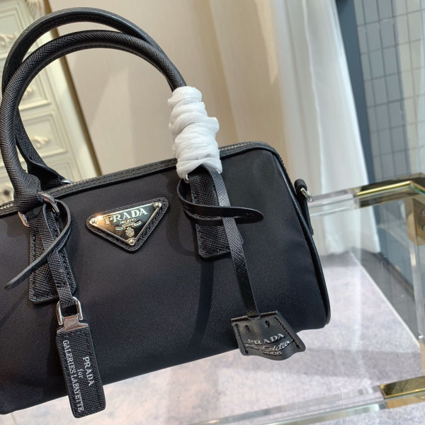 PRADA Re-Edition 2005 Nylon Bag [1BB846-3] CELINE CHANEL ACCESSORIES LOEWE SHOES LOUIS VUITTON DIRO YSL OTHER BRAND HANDBAGS BALENCIAGA BOTTEGA VENETA GOYARD HERMES BURBERRY VALENTINO GUCCI FENDI MIUMIU CHLOE PRADA BVLGARI SUITCASE NEW ARRIVAL 