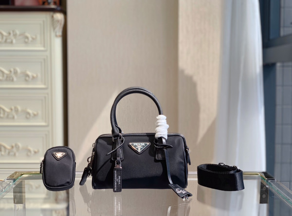 PRADA Re-Edition 2005 Nylon Bag [1BB846-3] CELINE CHANEL ACCESSORIES LOEWE SHOES LOUIS VUITTON DIRO YSL OTHER BRAND HANDBAGS BALENCIAGA BOTTEGA VENETA GOYARD HERMES BURBERRY VALENTINO GUCCI FENDI MIUMIU CHLOE PRADA BVLGARI SUITCASE NEW ARRIVAL 