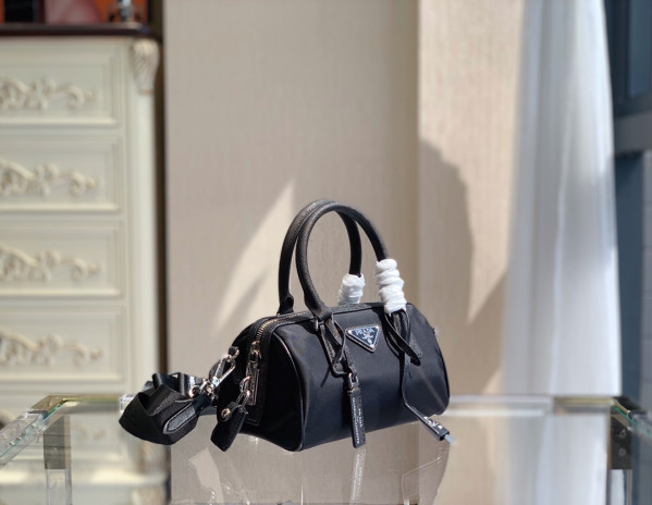 PRADA Re-Edition 2005 Nylon Bag [1BB846-3] CELINE CHANEL ACCESSORIES LOEWE SHOES LOUIS VUITTON DIRO YSL OTHER BRAND HANDBAGS BALENCIAGA BOTTEGA VENETA GOYARD HERMES BURBERRY VALENTINO GUCCI FENDI MIUMIU CHLOE PRADA BVLGARI SUITCASE NEW ARRIVAL 