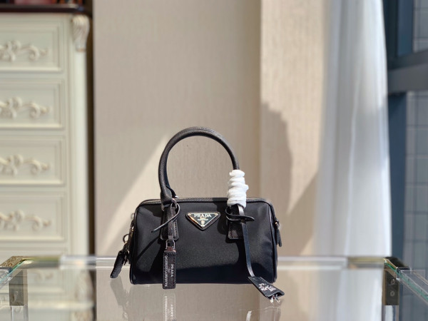 PRADA Re-Edition 2005 Nylon Bag [1BB846-3] CELINE CHANEL ACCESSORIES LOEWE SHOES LOUIS VUITTON DIRO YSL OTHER BRAND HANDBAGS BALENCIAGA BOTTEGA VENETA GOYARD HERMES BURBERRY VALENTINO GUCCI FENDI MIUMIU CHLOE PRADA BVLGARI SUITCASE NEW ARRIVAL 