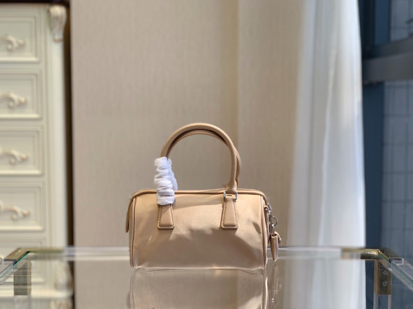 PRADA Re-Edition 2005 Nylon Bag [1BB846-2] CELINE CHANEL ACCESSORIES LOEWE SHOES LOUIS VUITTON DIRO YSL OTHER BRAND HANDBAGS BALENCIAGA BOTTEGA VENETA GOYARD HERMES BURBERRY VALENTINO GUCCI FENDI MIUMIU CHLOE PRADA BVLGARI SUITCASE NEW ARRIVAL 