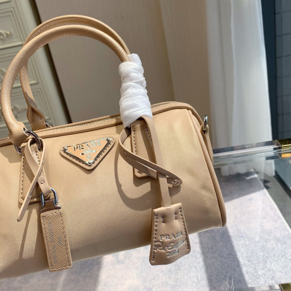 PRADA Re-Edition 2005 Nylon Bag [1BB846-2] CELINE CHANEL ACCESSORIES LOEWE SHOES LOUIS VUITTON DIRO YSL OTHER BRAND HANDBAGS BALENCIAGA BOTTEGA VENETA GOYARD HERMES BURBERRY VALENTINO GUCCI FENDI MIUMIU CHLOE PRADA BVLGARI SUITCASE NEW ARRIVAL 