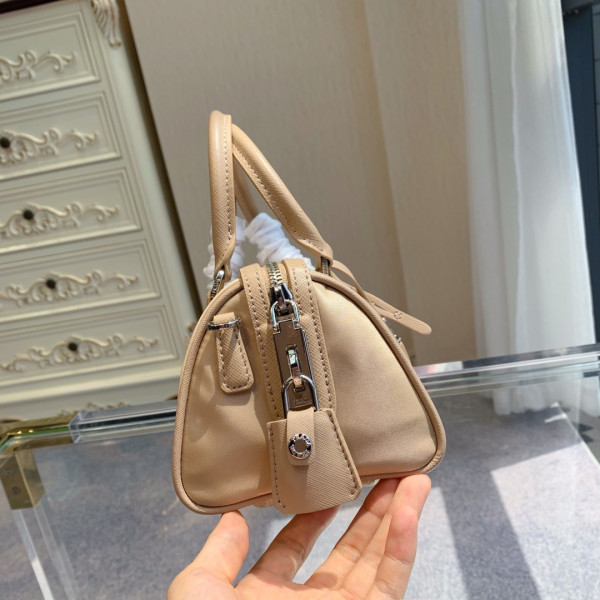 PRADA Re-Edition 2005 Nylon Bag [1BB846-2] CELINE CHANEL ACCESSORIES LOEWE SHOES LOUIS VUITTON DIRO YSL OTHER BRAND HANDBAGS BALENCIAGA BOTTEGA VENETA GOYARD HERMES BURBERRY VALENTINO GUCCI FENDI MIUMIU CHLOE PRADA BVLGARI SUITCASE NEW ARRIVAL 