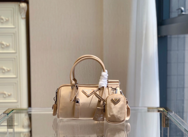 PRADA Re-Edition 2005 Nylon Bag [1BB846-2] CELINE CHANEL ACCESSORIES LOEWE SHOES LOUIS VUITTON DIRO YSL OTHER BRAND HANDBAGS BALENCIAGA BOTTEGA VENETA GOYARD HERMES BURBERRY VALENTINO GUCCI FENDI MIUMIU CHLOE PRADA BVLGARI SUITCASE NEW ARRIVAL 