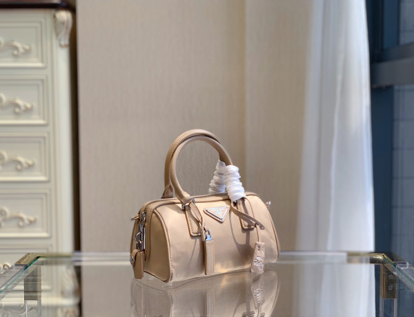 PRADA Re-Edition 2005 Nylon Bag [1BB846-2] CELINE CHANEL ACCESSORIES LOEWE SHOES LOUIS VUITTON DIRO YSL OTHER BRAND HANDBAGS BALENCIAGA BOTTEGA VENETA GOYARD HERMES BURBERRY VALENTINO GUCCI FENDI MIUMIU CHLOE PRADA BVLGARI SUITCASE NEW ARRIVAL 