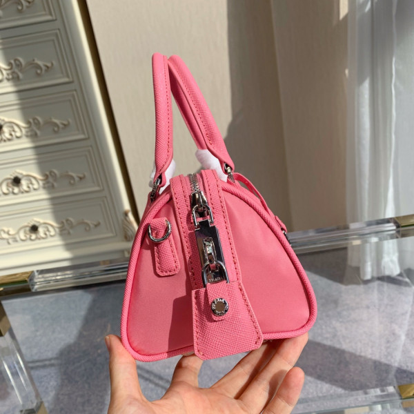 PRADA Re-Edition 2005 Nylon Bag [1BB846-1] CELINE CHANEL ACCESSORIES LOEWE SHOES LOUIS VUITTON DIRO YSL OTHER BRAND HANDBAGS BALENCIAGA BOTTEGA VENETA GOYARD HERMES BURBERRY VALENTINO GUCCI FENDI MIUMIU CHLOE PRADA BVLGARI SUITCASE NEW ARRIVAL 