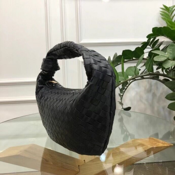 BOTTEGA VENETA Small Jodie [Bottega101] CELINE CHANEL ACCESSORIES LOEWE SHOES LOUIS VUITTON DIRO YSL OTHER BRAND HANDBAGS BALENCIAGA BOTTEGA VENETA GOYARD HERMES BURBERRY VALENTINO GUCCI FENDI MIUMIU CHLOE PRADA BVLGARI SUITCASE NEW ARRIVAL 