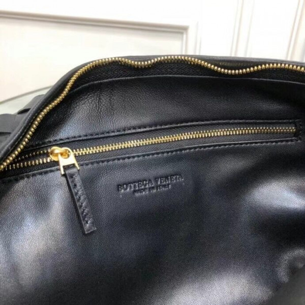 BOTTEGA VENETA Small Jodie [Bottega101] CELINE CHANEL ACCESSORIES LOEWE SHOES LOUIS VUITTON DIRO YSL OTHER BRAND HANDBAGS BALENCIAGA BOTTEGA VENETA GOYARD HERMES BURBERRY VALENTINO GUCCI FENDI MIUMIU CHLOE PRADA BVLGARI SUITCASE NEW ARRIVAL 