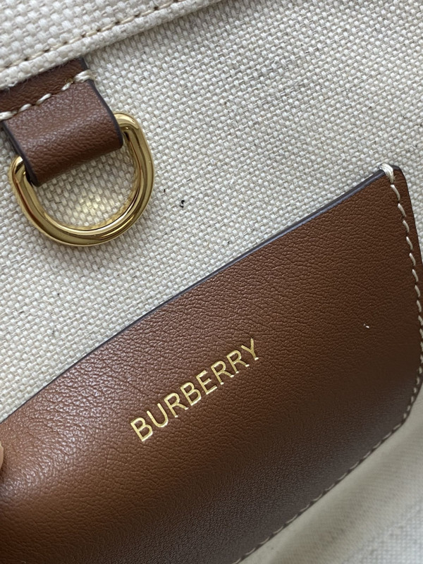 BURBERRY Mini Freya TOTE [Burberry171] CELINE CHANEL ACCESSORIES LOEWE SHOES LOUIS VUITTON DIRO YSL OTHER BRAND HANDBAGS BALENCIAGA BOTTEGA VENETA GOYARD HERMES BURBERRY VALENTINO GUCCI FENDI MIUMIU CHLOE PRADA BVLGARI SUITCASE NEW ARRIVAL 