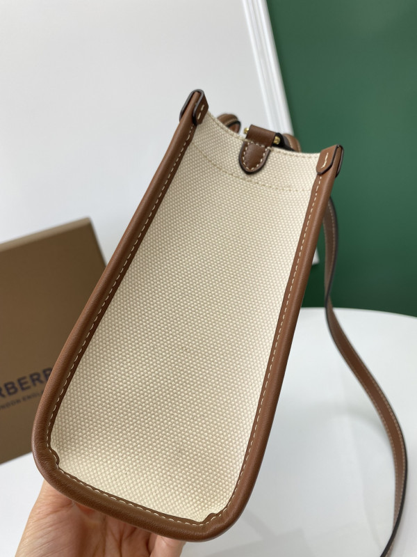 BURBERRY Mini Freya TOTE [Burberry171] CELINE CHANEL ACCESSORIES LOEWE SHOES LOUIS VUITTON DIRO YSL OTHER BRAND HANDBAGS BALENCIAGA BOTTEGA VENETA GOYARD HERMES BURBERRY VALENTINO GUCCI FENDI MIUMIU CHLOE PRADA BVLGARI SUITCASE NEW ARRIVAL 
