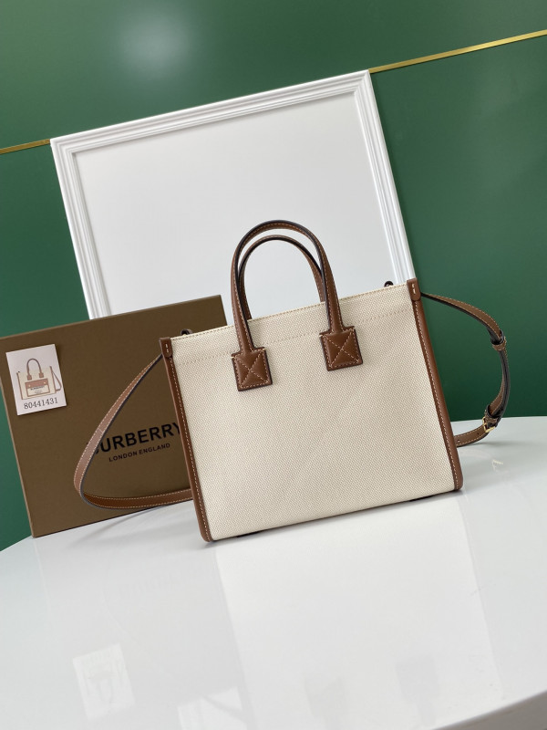 BURBERRY Mini Freya TOTE [Burberry171] CELINE CHANEL ACCESSORIES LOEWE SHOES LOUIS VUITTON DIRO YSL OTHER BRAND HANDBAGS BALENCIAGA BOTTEGA VENETA GOYARD HERMES BURBERRY VALENTINO GUCCI FENDI MIUMIU CHLOE PRADA BVLGARI SUITCASE NEW ARRIVAL 