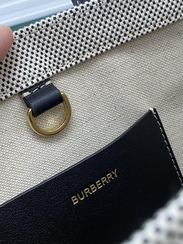 BURBERRY Mini Freya TOTE [Burberry170] CELINE CHANEL ACCESSORIES LOEWE SHOES LOUIS VUITTON DIRO YSL OTHER BRAND HANDBAGS BALENCIAGA BOTTEGA VENETA GOYARD HERMES BURBERRY VALENTINO GUCCI FENDI MIUMIU CHLOE PRADA BVLGARI SUITCASE NEW ARRIVAL 