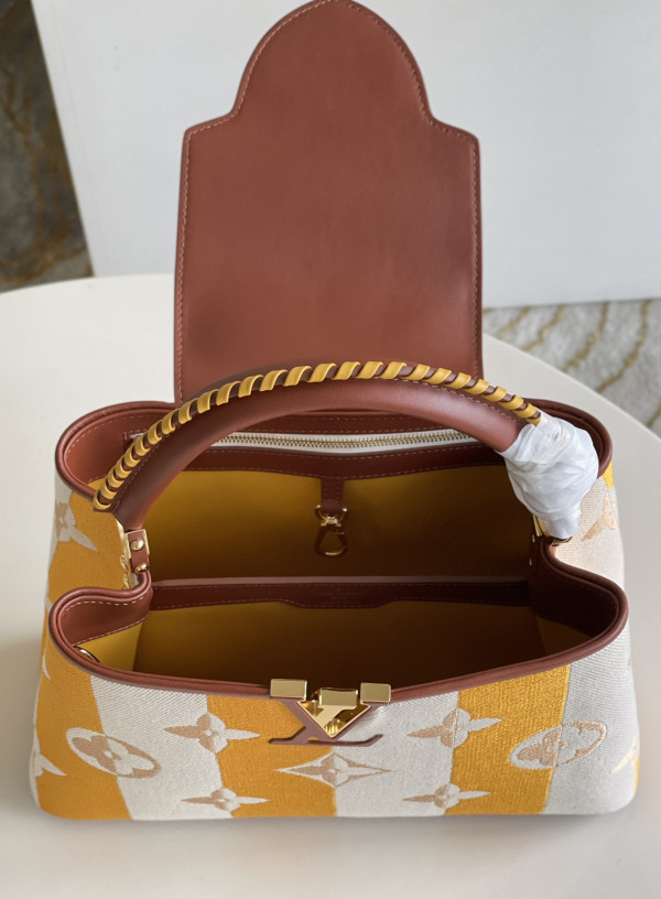 LOUIS VUITTON CAPUCINES MM [Louis1036] CELINE CHANEL ACCESSORIES LOEWE SHOES LOUIS VUITTON DIRO YSL OTHER BRAND HANDBAGS BALENCIAGA BOTTEGA VENETA GOYARD HERMES BURBERRY VALENTINO GUCCI FENDI MIUMIU CHLOE PRADA BVLGARI SUITCASE NEW ARRIVAL 