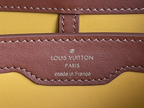 LOUIS VUITTON CAPUCINES MM [Louis1036] CELINE CHANEL ACCESSORIES LOEWE SHOES LOUIS VUITTON DIRO YSL OTHER BRAND HANDBAGS BALENCIAGA BOTTEGA VENETA GOYARD HERMES BURBERRY VALENTINO GUCCI FENDI MIUMIU CHLOE PRADA BVLGARI SUITCASE NEW ARRIVAL 
