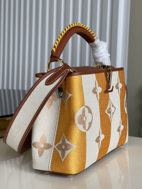 LOUIS VUITTON CAPUCINES BB [M57651] CELINE CHANEL ACCESSORIES LOEWE SHOES LOUIS VUITTON DIRO YSL OTHER BRAND HANDBAGS BALENCIAGA BOTTEGA VENETA GOYARD HERMES BURBERRY VALENTINO GUCCI FENDI MIUMIU CHLOE PRADA BVLGARI SUITCASE NEW ARRIVAL 