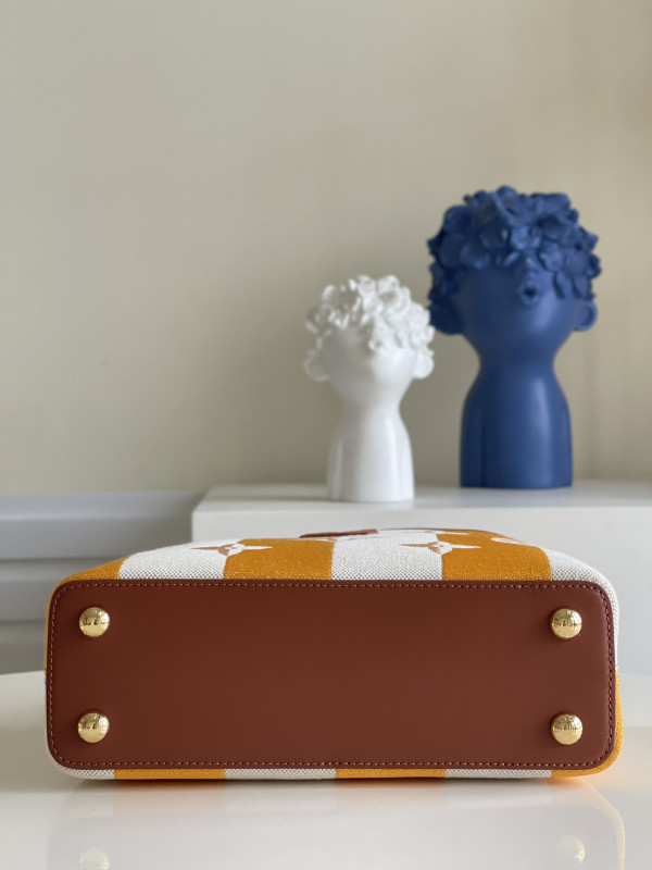 LOUIS VUITTON CAPUCINES BB [M57651] CELINE CHANEL ACCESSORIES LOEWE SHOES LOUIS VUITTON DIRO YSL OTHER BRAND HANDBAGS BALENCIAGA BOTTEGA VENETA GOYARD HERMES BURBERRY VALENTINO GUCCI FENDI MIUMIU CHLOE PRADA BVLGARI SUITCASE NEW ARRIVAL 