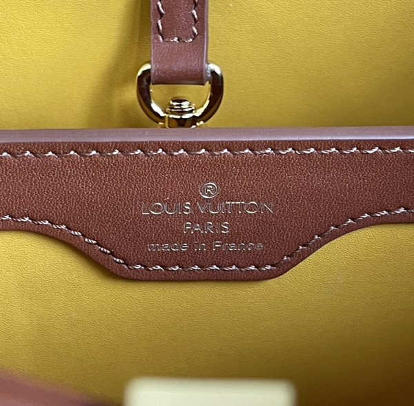 LOUIS VUITTON CAPUCINES BB [M57651] CELINE CHANEL ACCESSORIES LOEWE SHOES LOUIS VUITTON DIRO YSL OTHER BRAND HANDBAGS BALENCIAGA BOTTEGA VENETA GOYARD HERMES BURBERRY VALENTINO GUCCI FENDI MIUMIU CHLOE PRADA BVLGARI SUITCASE NEW ARRIVAL 
