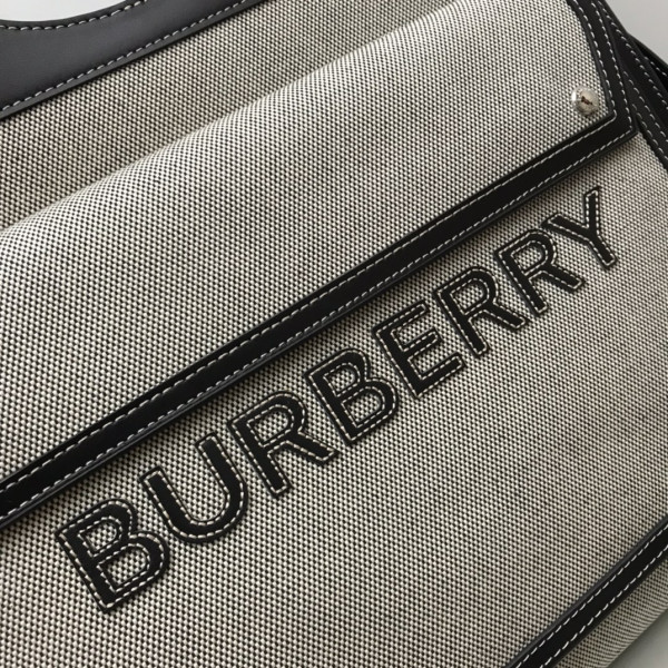 BURBERRY Medium Two-tone Canvas and Leather Pocket Tote [Burberry168] CELINE CHANEL ACCESSORIES LOEWE SHOES LOUIS VUITTON DIRO YSL OTHER BRAND HANDBAGS BALENCIAGA BOTTEGA VENETA GOYARD HERMES BURBERRY VALENTINO GUCCI FENDI MIUMIU CHLOE PRADA BVLGARI SUITCASE NEW ARRIVAL 