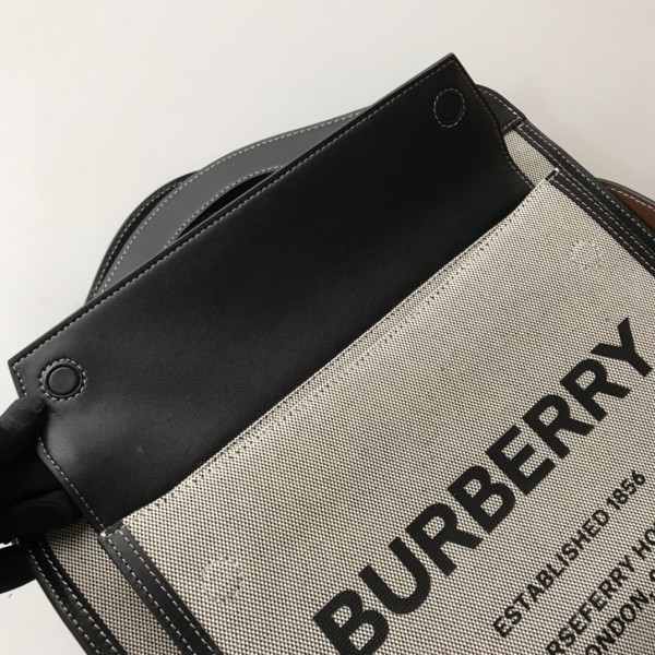 BURBERRY Medium Two-tone Canvas and Leather Pocket Tote [Burberry166] CELINE CHANEL ACCESSORIES LOEWE SHOES LOUIS VUITTON DIRO YSL OTHER BRAND HANDBAGS BALENCIAGA BOTTEGA VENETA GOYARD HERMES BURBERRY VALENTINO GUCCI FENDI MIUMIU CHLOE PRADA BVLGARI SUITCASE NEW ARRIVAL 
