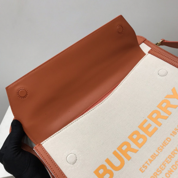 BURBERRY Medium Two-tone Canvas and Leather Pocket Tote [Burberry165] CELINE CHANEL ACCESSORIES LOEWE SHOES LOUIS VUITTON DIRO YSL OTHER BRAND HANDBAGS BALENCIAGA BOTTEGA VENETA GOYARD HERMES BURBERRY VALENTINO GUCCI FENDI MIUMIU CHLOE PRADA BVLGARI SUITCASE NEW ARRIVAL 