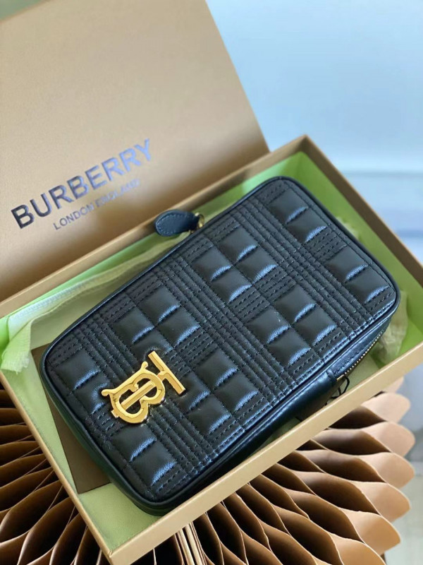 BURBERRY Quilted Lambskin Lola Pouch with Chain Strap [Burberry164] CELINE CHANEL ACCESSORIES LOEWE SHOES LOUIS VUITTON DIRO YSL OTHER BRAND HANDBAGS BALENCIAGA BOTTEGA VENETA GOYARD HERMES BURBERRY VALENTINO GUCCI FENDI MIUMIU CHLOE PRADA BVLGARI SUITCASE NEW ARRIVAL 