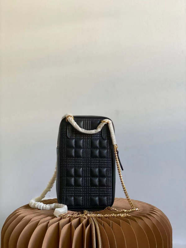 BURBERRY Quilted Lambskin Lola Pouch with Chain Strap [Burberry164] CELINE CHANEL ACCESSORIES LOEWE SHOES LOUIS VUITTON DIRO YSL OTHER BRAND HANDBAGS BALENCIAGA BOTTEGA VENETA GOYARD HERMES BURBERRY VALENTINO GUCCI FENDI MIUMIU CHLOE PRADA BVLGARI SUITCASE NEW ARRIVAL 