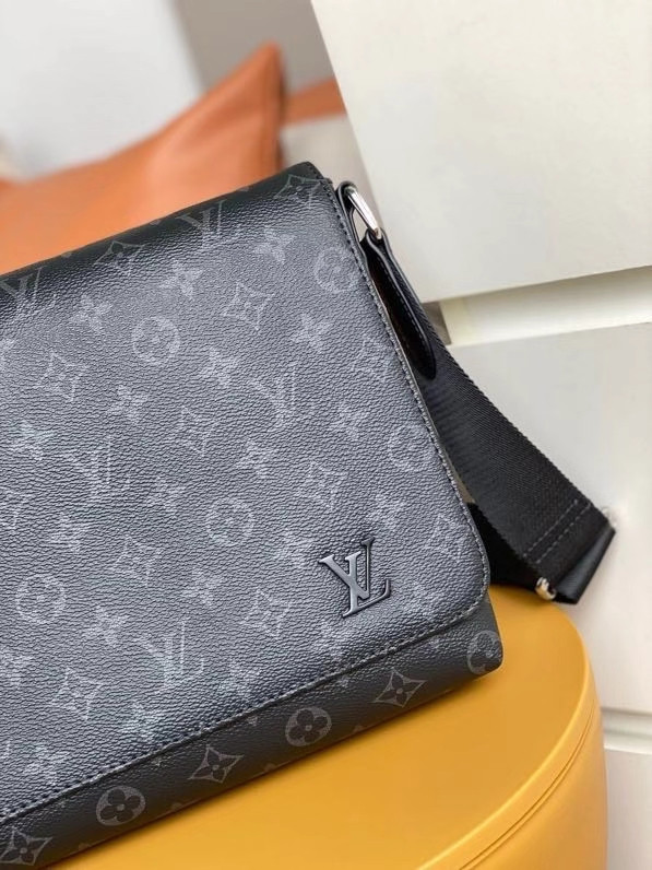 LOUIS VUITTON DISTRICT PM (image for) LOUIS VUITTON DISTRICT PM