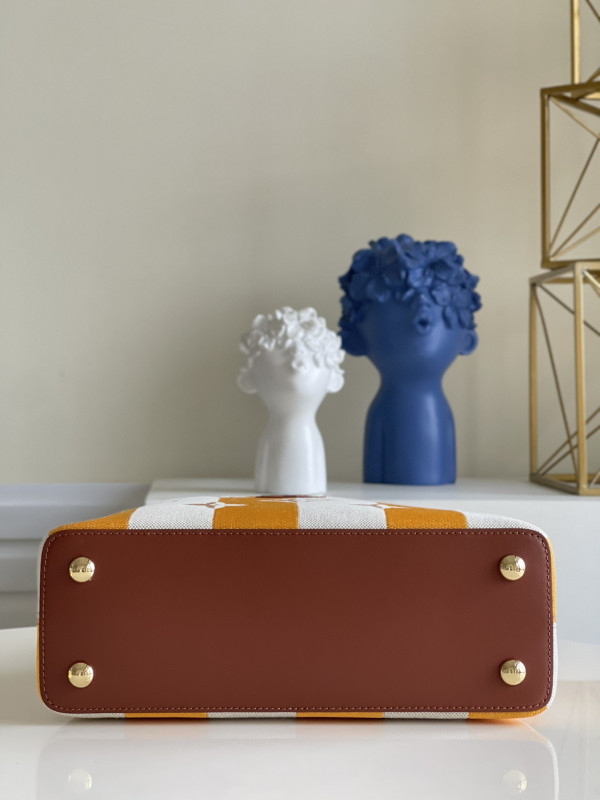 (image for) LOUIS VUITTON CAPUCINES MM