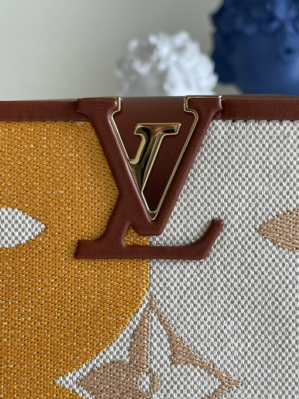 (image for) LOUIS VUITTON CAPUCINES BB