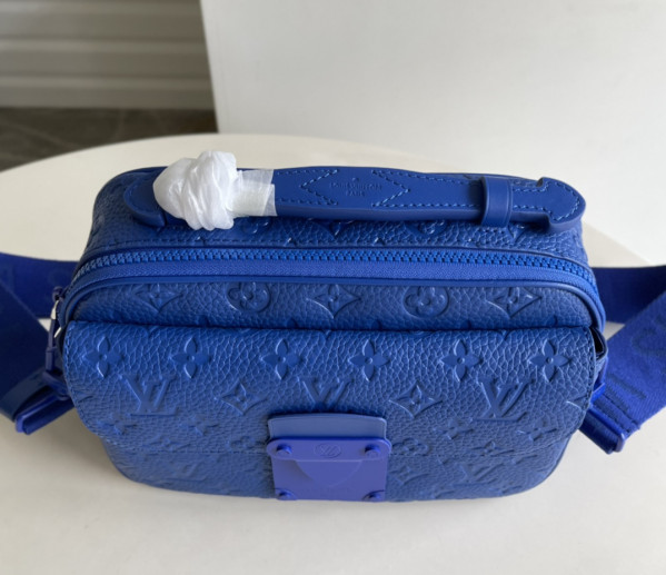 LOUIS VUITTON S LOCK MESSENGER [M58488] CELINE CHANEL ACCESSORIES LOEWE SHOES LOUIS VUITTON DIRO YSL OTHER BRAND HANDBAGS BALENCIAGA BOTTEGA VENETA GOYARD HERMES BURBERRY VALENTINO GUCCI FENDI MIUMIU CHLOE PRADA BVLGARI SUITCASE NEW ARRIVAL 