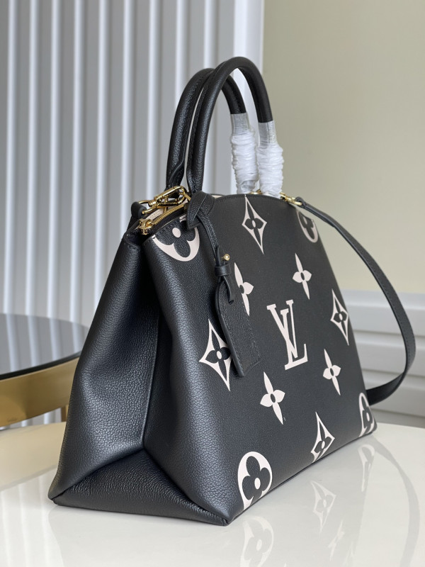 LOUIS VUITTON GRAND PALAIS [M45842] CELINE CHANEL ACCESSORIES LOEWE SHOES LOUIS VUITTON DIRO YSL OTHER BRAND HANDBAGS BALENCIAGA BOTTEGA VENETA GOYARD HERMES BURBERRY VALENTINO GUCCI FENDI MIUMIU CHLOE PRADA BVLGARI SUITCASE NEW ARRIVAL 