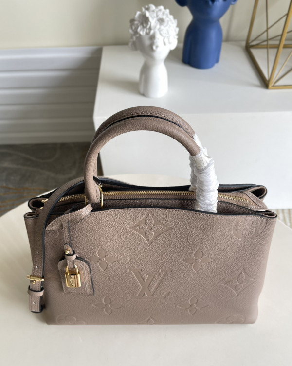 LOUIS VUITTON GRAND PALAIS [M45833] CELINE CHANEL ACCESSORIES LOEWE SHOES LOUIS VUITTON DIRO YSL OTHER BRAND HANDBAGS BALENCIAGA BOTTEGA VENETA GOYARD HERMES BURBERRY VALENTINO GUCCI FENDI MIUMIU CHLOE PRADA BVLGARI SUITCASE NEW ARRIVAL 