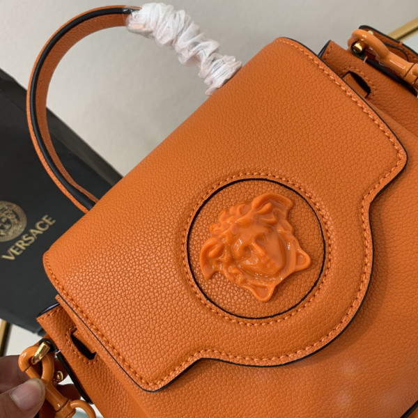 VERSACE LA MEDUSA SMALL HANDBAG [Versace3] CELINE CHANEL ACCESSORIES LOEWE SHOES LOUIS VUITTON DIRO YSL OTHER BRAND HANDBAGS BALENCIAGA BOTTEGA VENETA GOYARD HERMES BURBERRY VALENTINO GUCCI FENDI MIUMIU CHLOE PRADA BVLGARI SUITCASE NEW ARRIVAL 