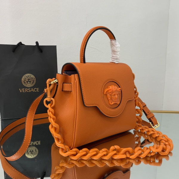 VERSACE LA MEDUSA SMALL HANDBAG [Versace3] CELINE CHANEL ACCESSORIES LOEWE SHOES LOUIS VUITTON DIRO YSL OTHER BRAND HANDBAGS BALENCIAGA BOTTEGA VENETA GOYARD HERMES BURBERRY VALENTINO GUCCI FENDI MIUMIU CHLOE PRADA BVLGARI SUITCASE NEW ARRIVAL 