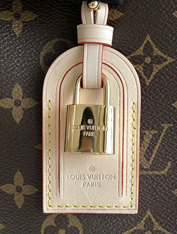LOUIS VUITTON GRAND PALAIS [Louis1032] CELINE CHANEL ACCESSORIES LOEWE SHOES LOUIS VUITTON DIRO YSL OTHER BRAND HANDBAGS BALENCIAGA BOTTEGA VENETA GOYARD HERMES BURBERRY VALENTINO GUCCI FENDI MIUMIU CHLOE PRADA BVLGARI SUITCASE NEW ARRIVAL 